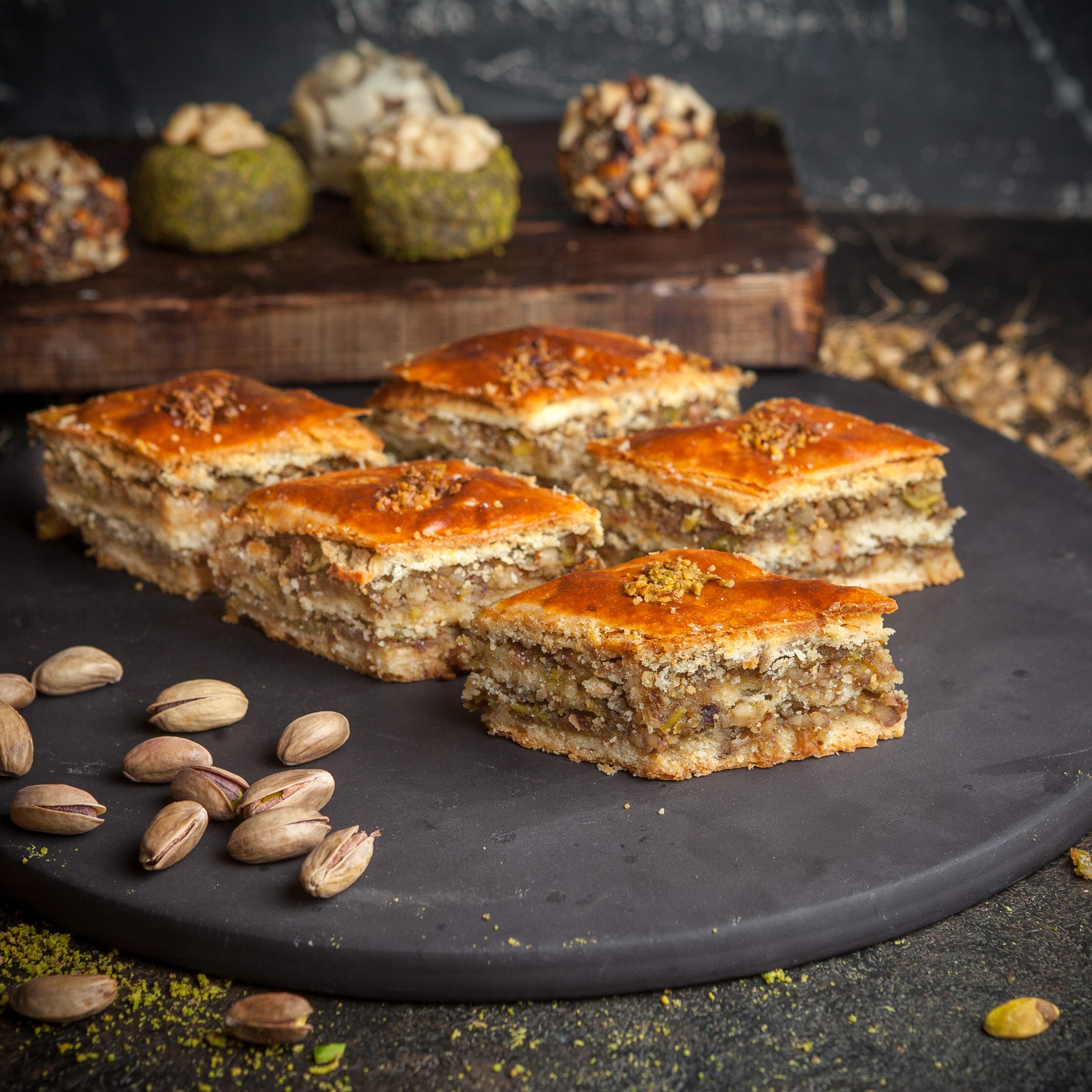BAKLLAVA ME STIKA 2800 (T32)